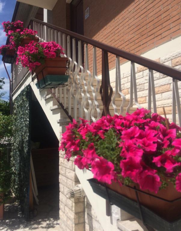 شقة La Signora Dei Fiori غوبيو المظهر الخارجي الصورة